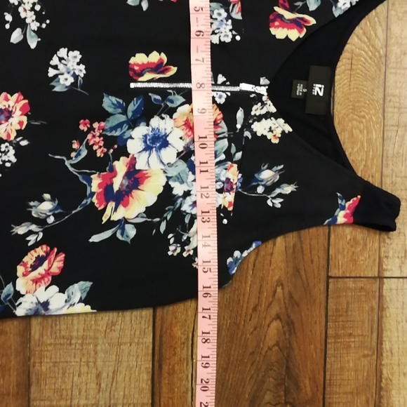 Iz byer floral tank blouse - Picture 3 of 4